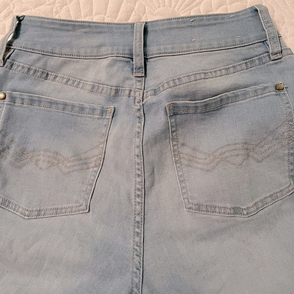 Idyllwind by Maranda Lambert -Flare Leg Jeans- Size 4 - Picture 4 of 7